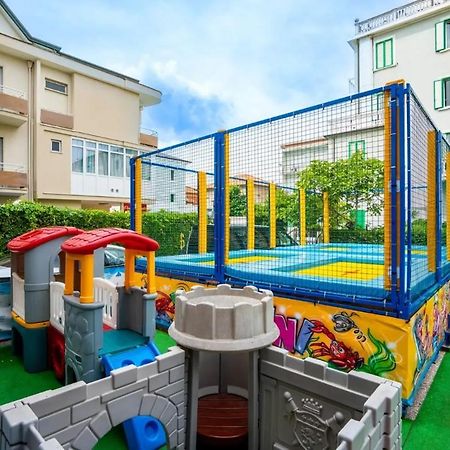 Hotel Gambrinus - Valentini Family Village Bellaria-Igea Marina Bagian luar foto