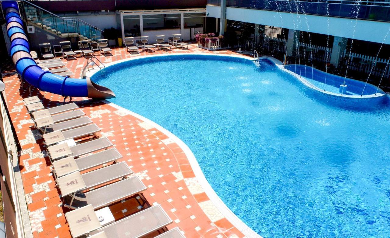 Hotel Gambrinus - Valentini Family Village Bellaria-Igea Marina Bagian luar foto