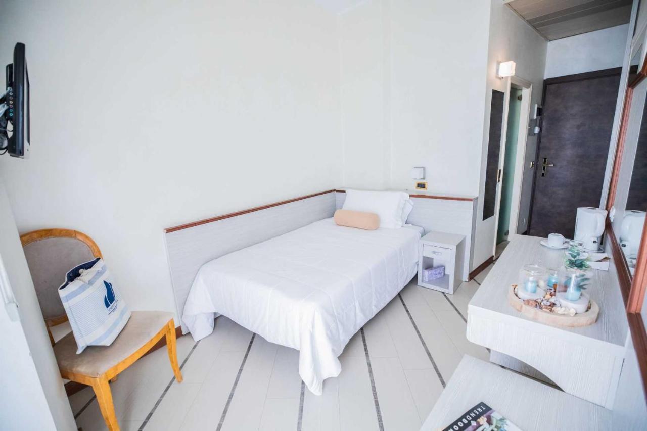 Hotel Gambrinus - Valentini Family Village Bellaria-Igea Marina Bagian luar foto