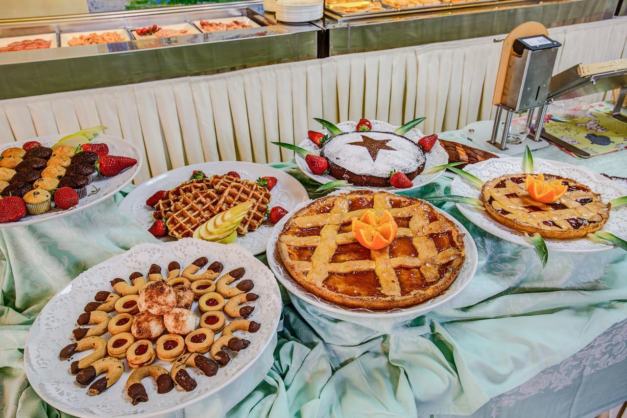 Hotel Gambrinus - Valentini Family Village Bellaria-Igea Marina Bagian luar foto